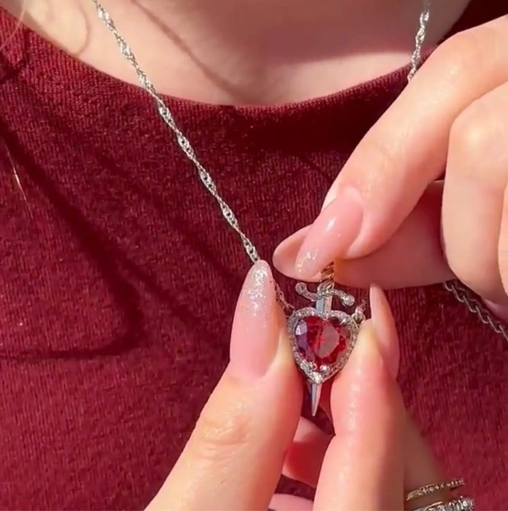 Colar de compromisso - Espada & Coração