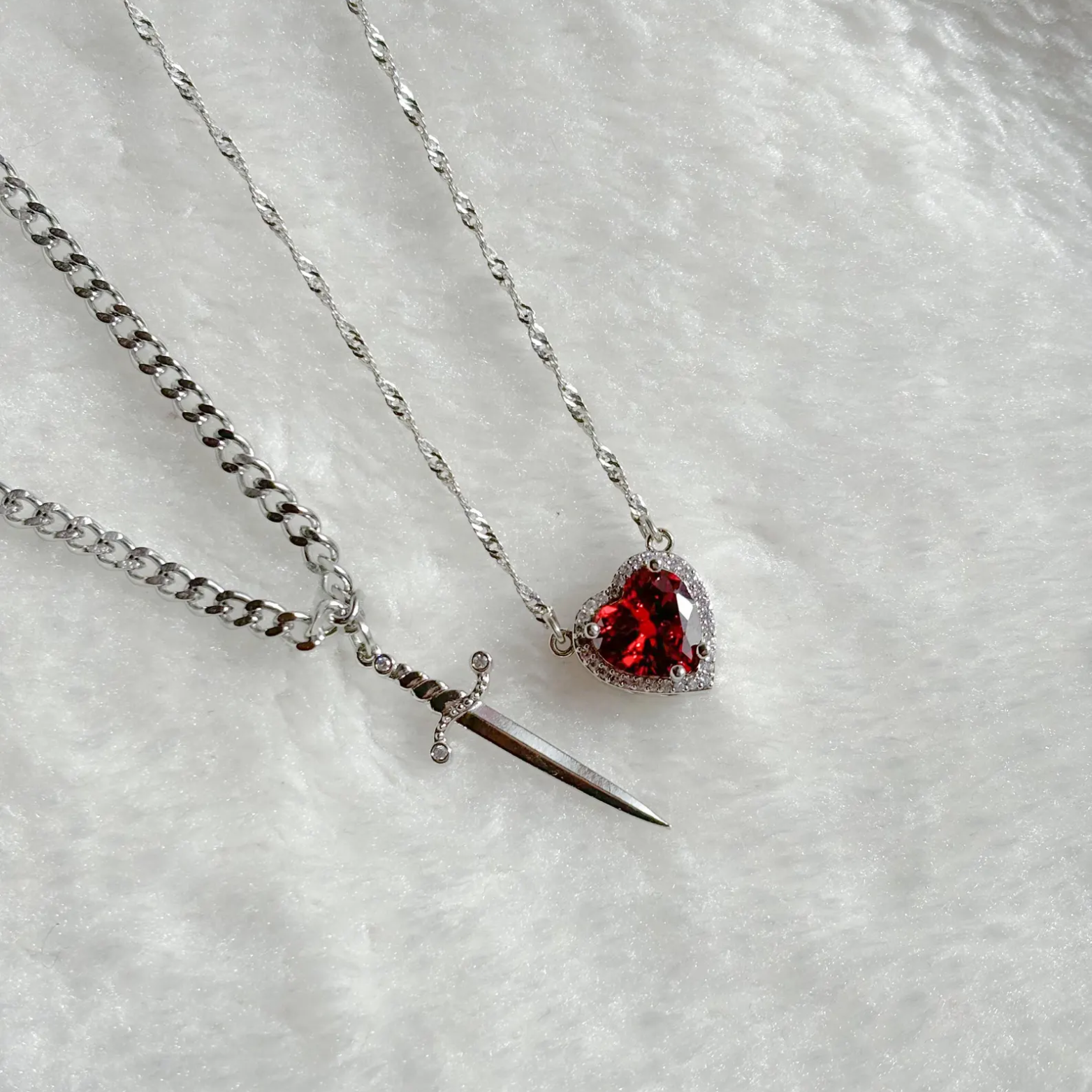 Colar de compromisso - Espada & Coração